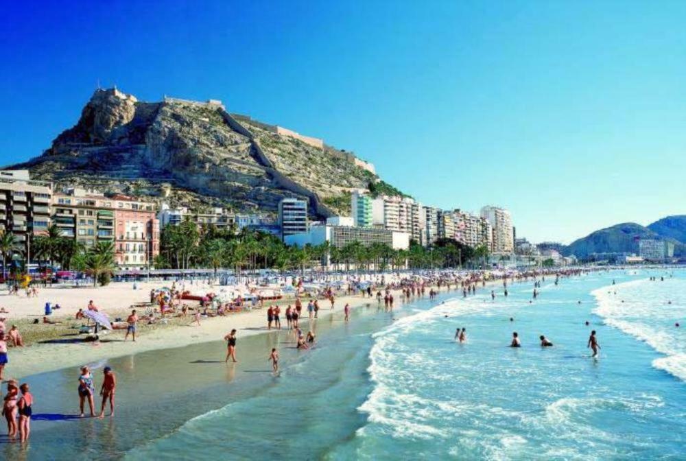 Atico Centrico Junto A La Playa Apartment